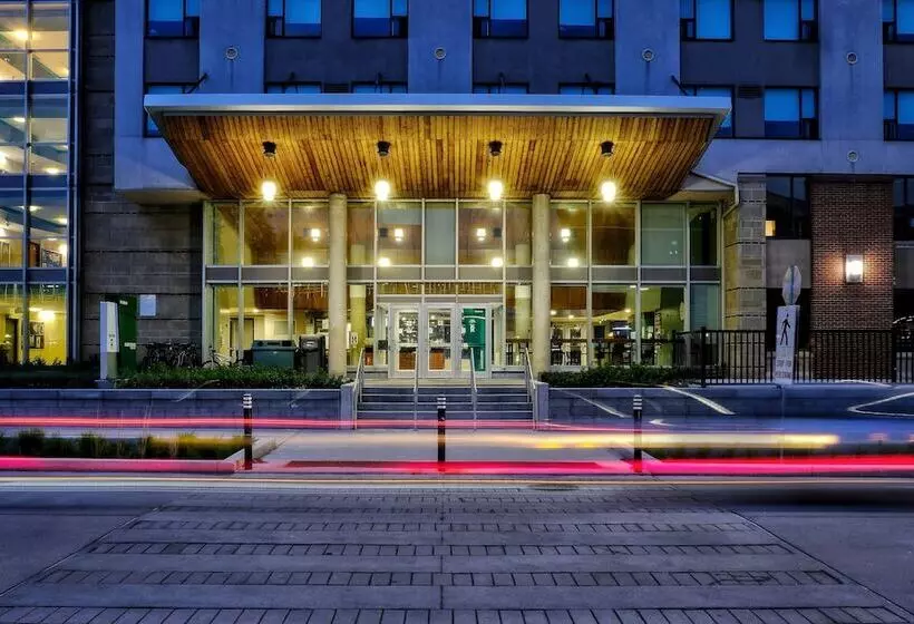 هتل Residence & Conference Centre   Ottawa West