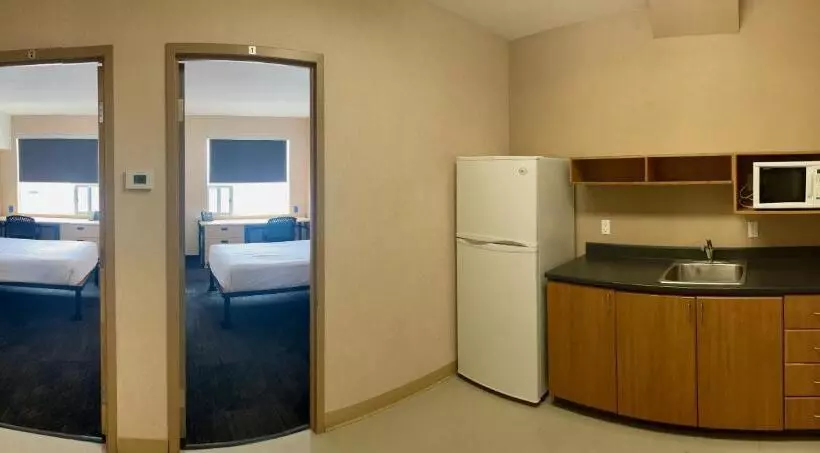 هتل Residence & Conference Centre   Ottawa West