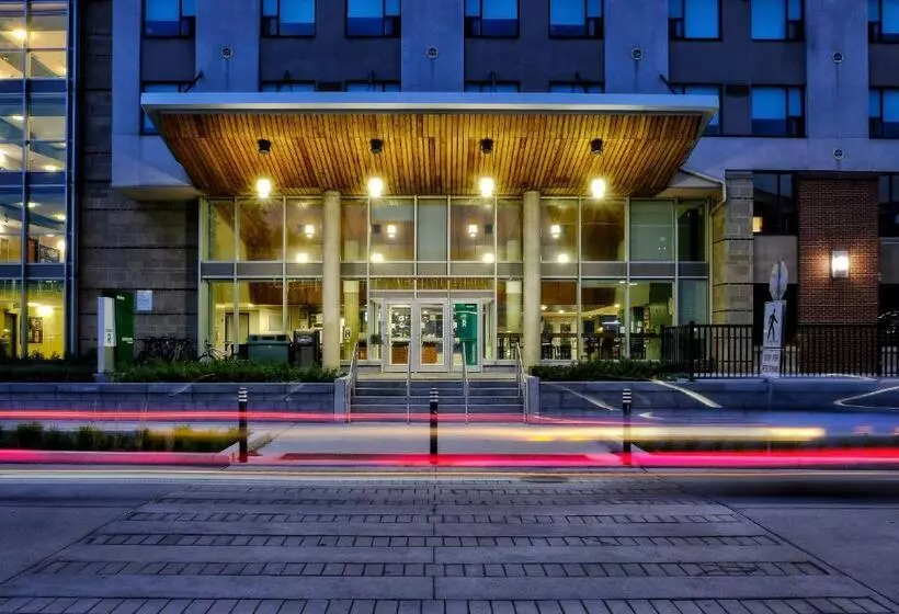 هتل Residence & Conference Centre   Ottawa West