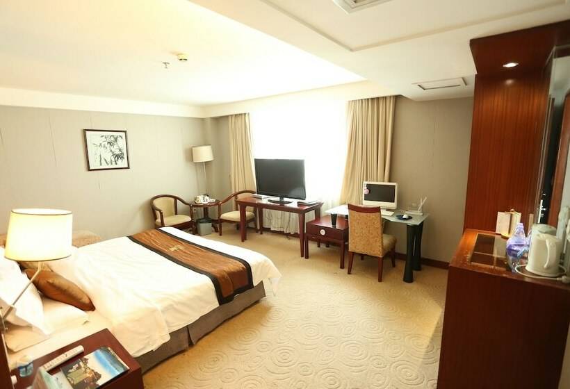 Отель Royal Crown