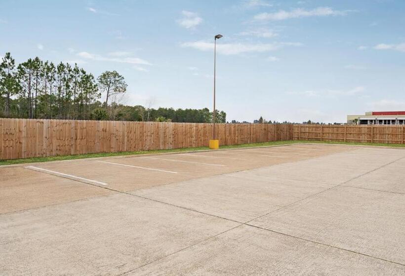 酒店 Super 8 By Wyndham Gulfport Biloxi Airport