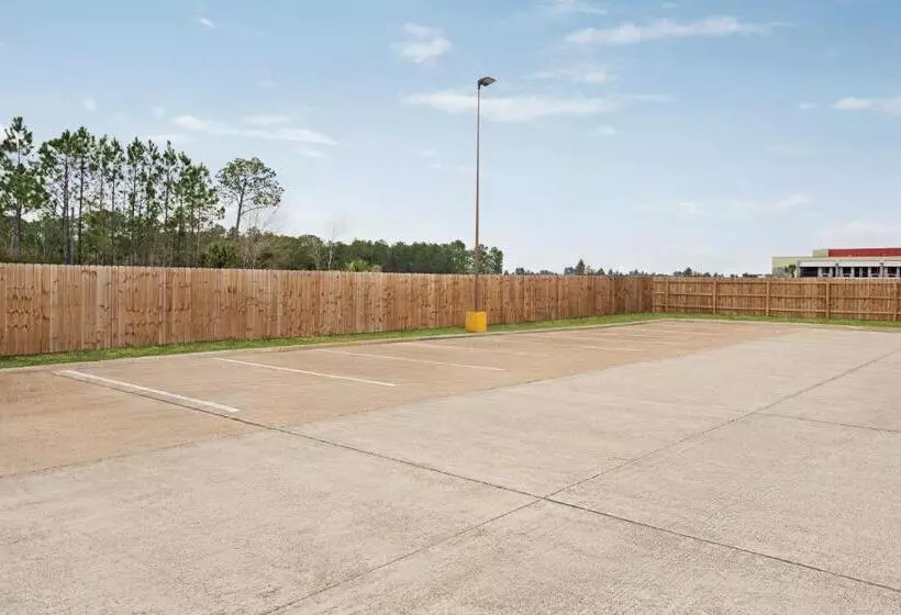 בית מלון כפרי Super 8 By Wyndham Gulfport Biloxi Airport