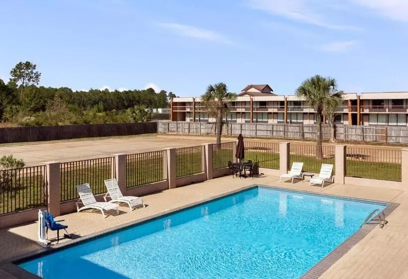 בית מלון כפרי Super 8 By Wyndham Gulfport Biloxi Airport