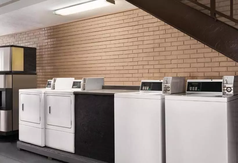 בית מלון כפרי Super 8 By Wyndham Gulfport Biloxi Airport