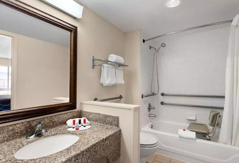 בית מלון כפרי Super 8 By Wyndham Gulfport Biloxi Airport