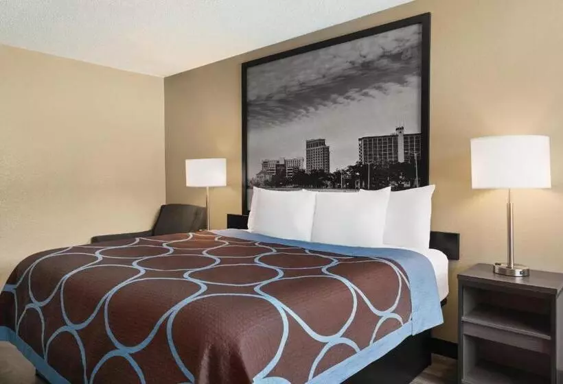 בית מלון כפרי Super 8 By Wyndham Gulfport Biloxi Airport