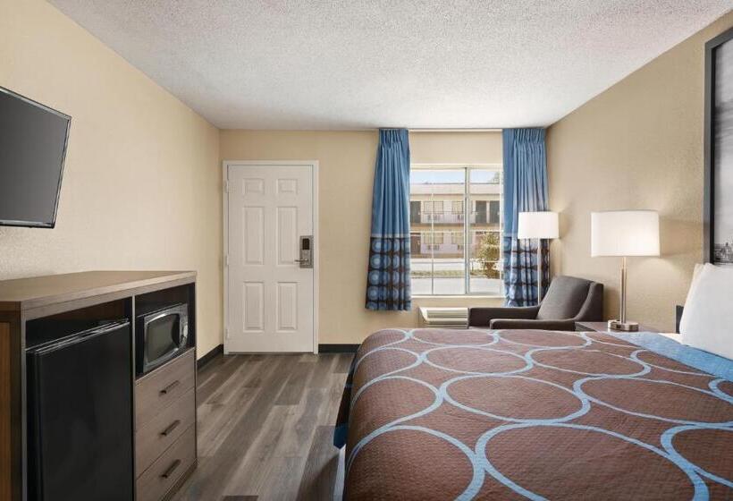 酒店 Super 8 By Wyndham Gulfport Biloxi Airport