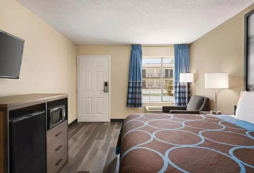 בית מלון כפרי Super 8 By Wyndham Gulfport Biloxi Airport