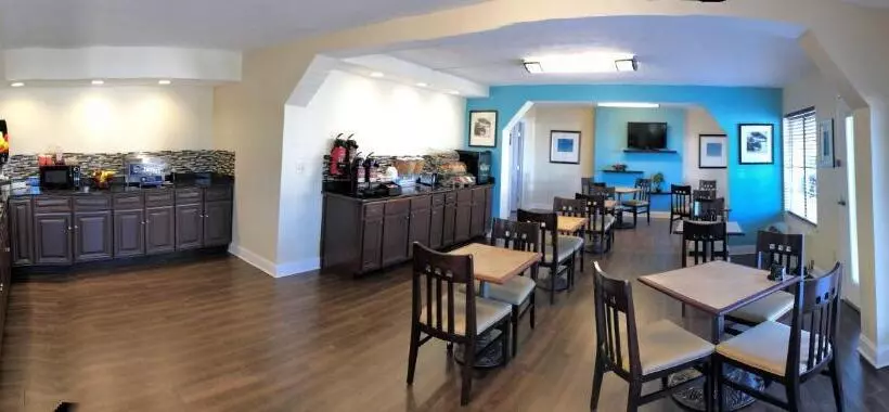 בית מלון כפרי Super 8 By Wyndham Gulfport Biloxi Airport