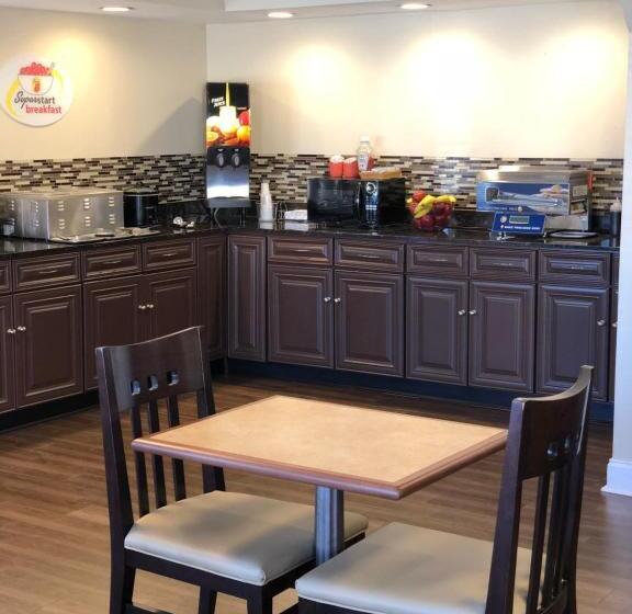 酒店 Super 8 By Wyndham Gulfport Biloxi Airport