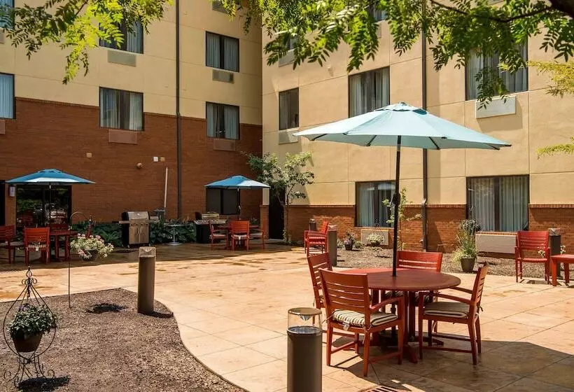 ホテル Towneplace Suites By Marriott Erie