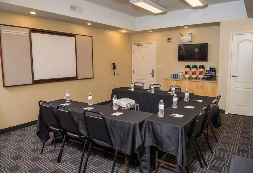 ホテル Towneplace Suites By Marriott Erie