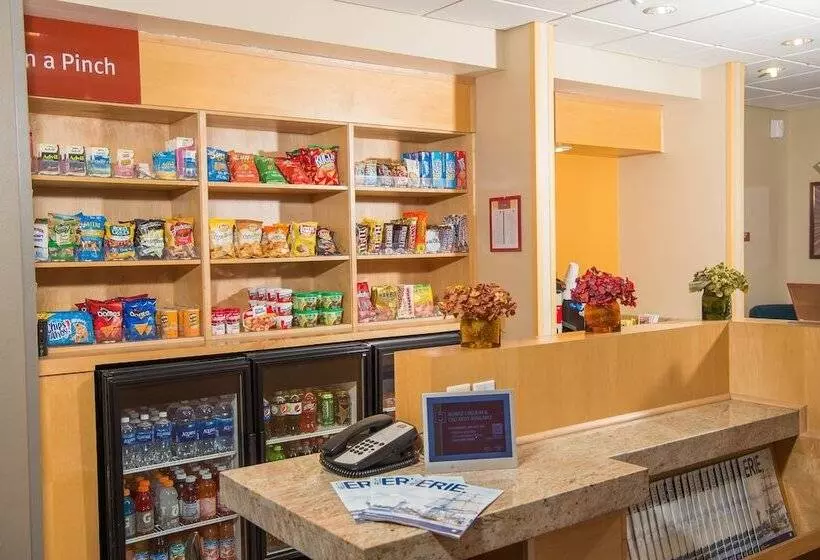 ホテル Towneplace Suites By Marriott Erie