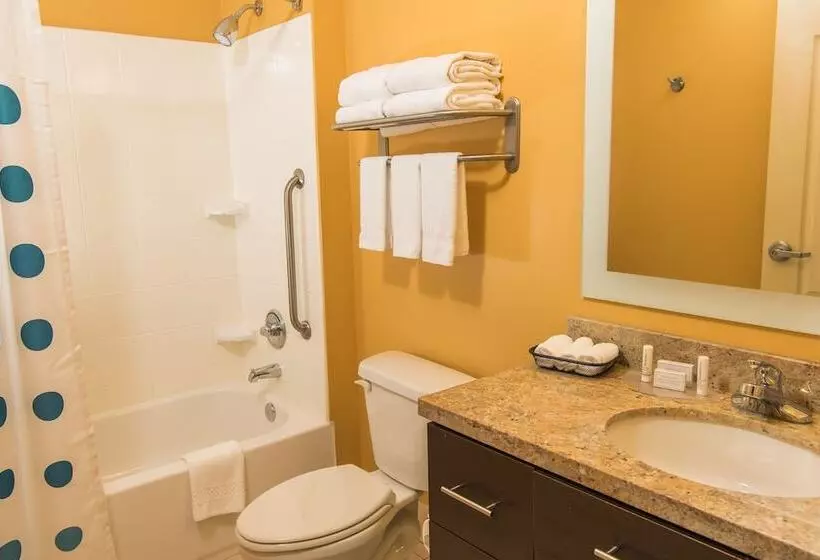 ホテル Towneplace Suites By Marriott Erie