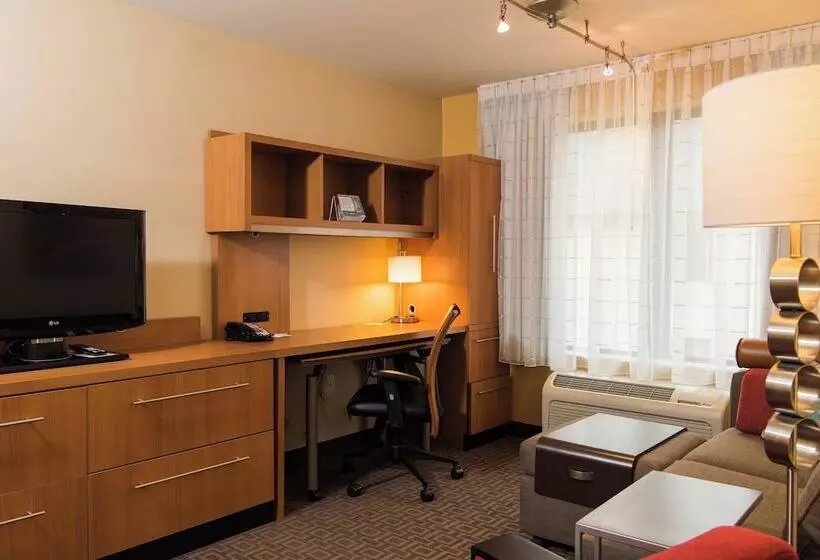 ホテル Towneplace Suites By Marriott Erie