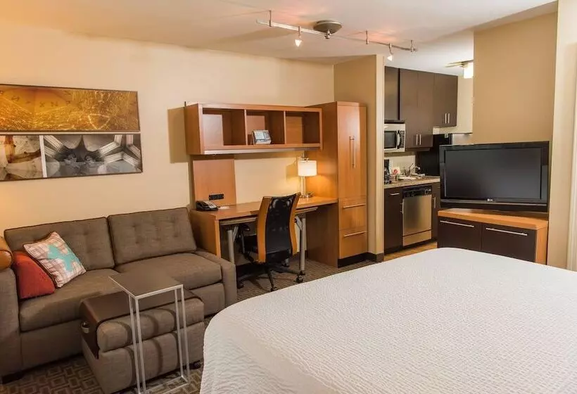 ホテル Towneplace Suites By Marriott Erie