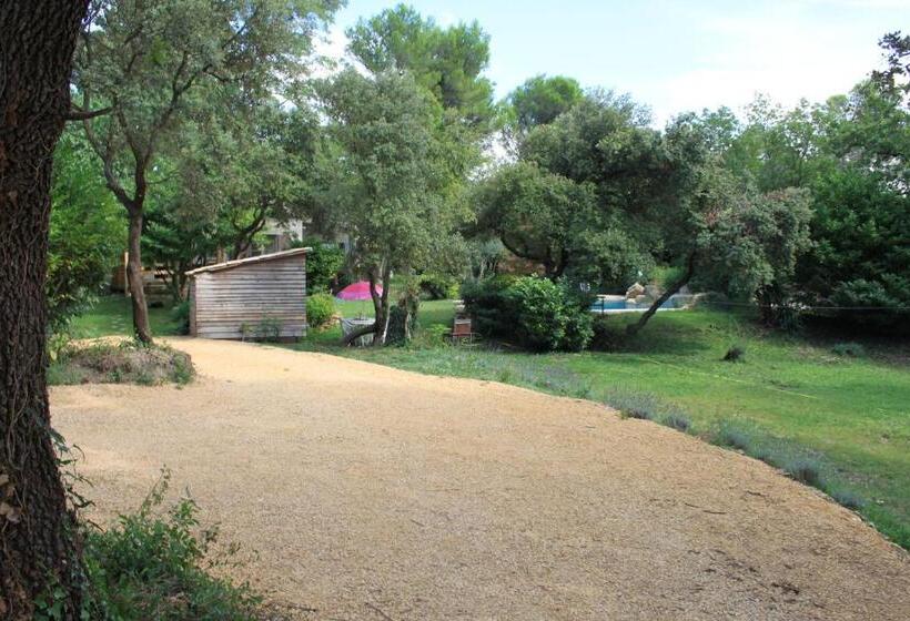 مبيت وإفطار La Bousquatière