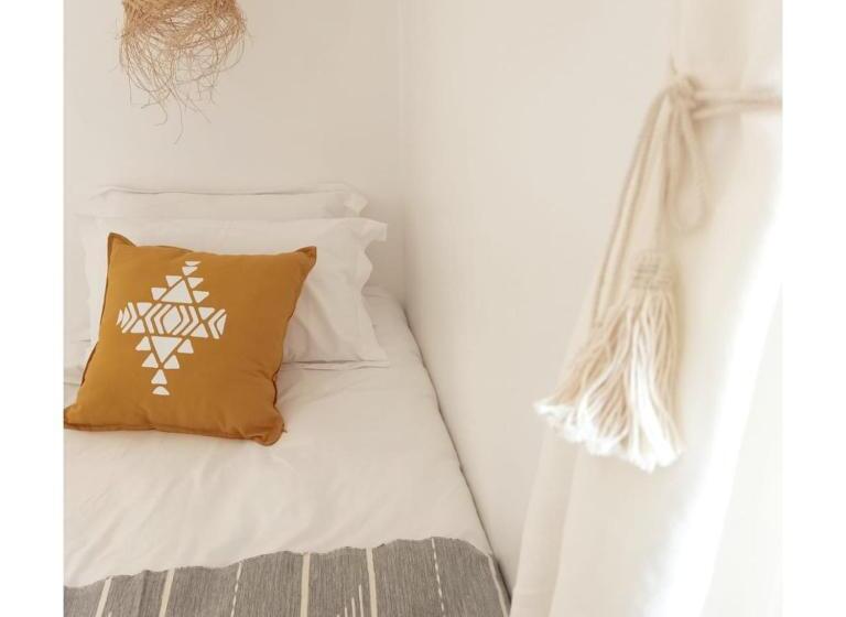 تختخواب و صبحانه Villa Nour