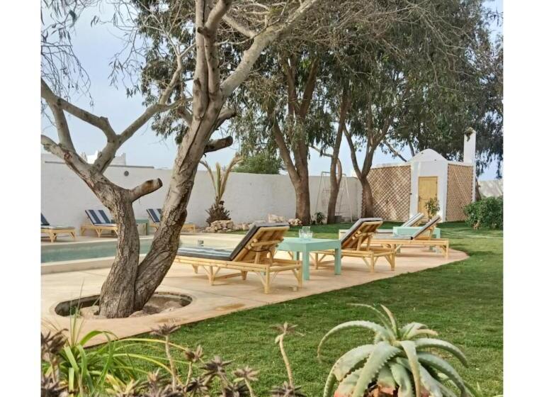 تختخواب و صبحانه Villa Nour