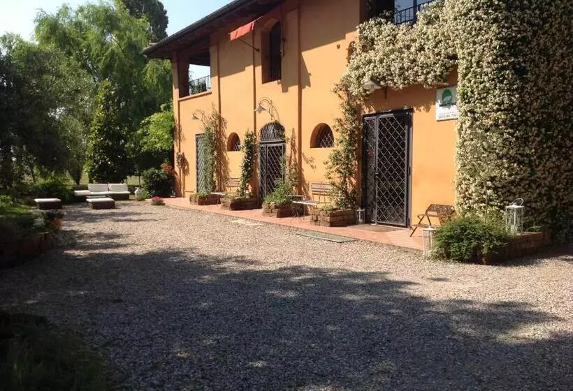 ホテル Azienda Agrituristica Santissima Trinità
