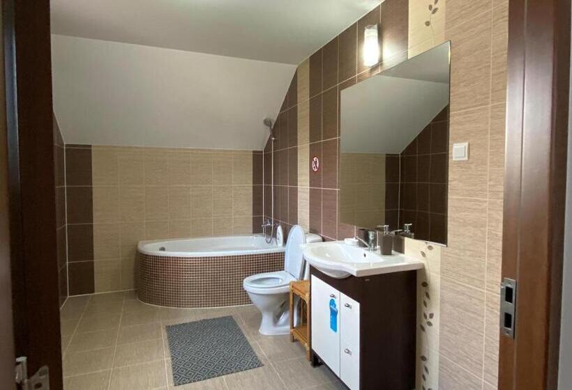 بنسيون Casa Neluta