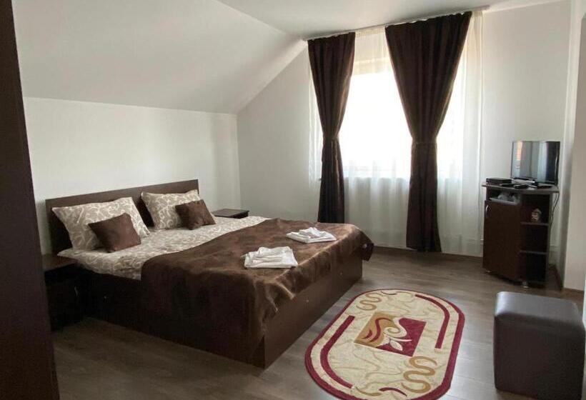 بنسيون Casa Neluta