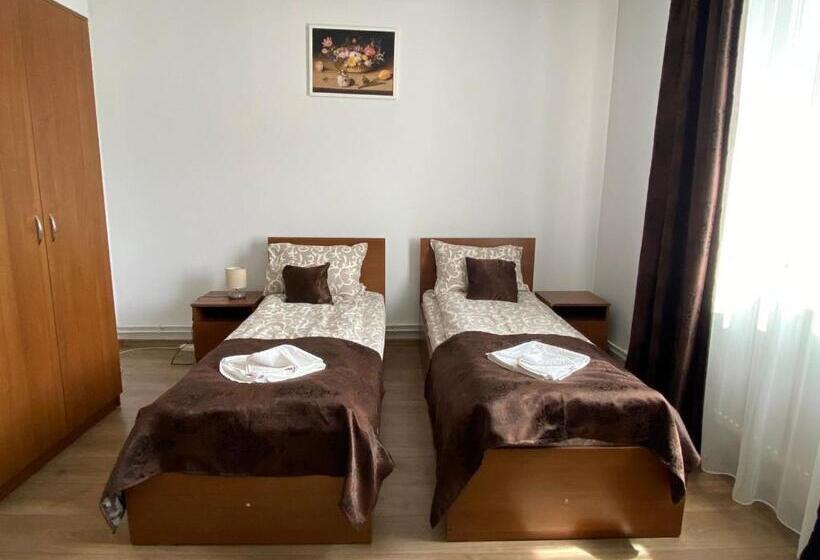 بنسيون Casa Neluta