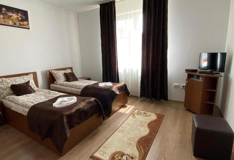 بنسيون Casa Neluta