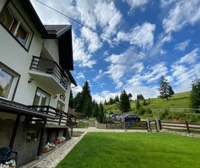 Pensiunea Poienita Ursului