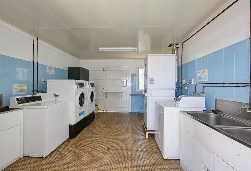 Отель Dalby Tourist Park