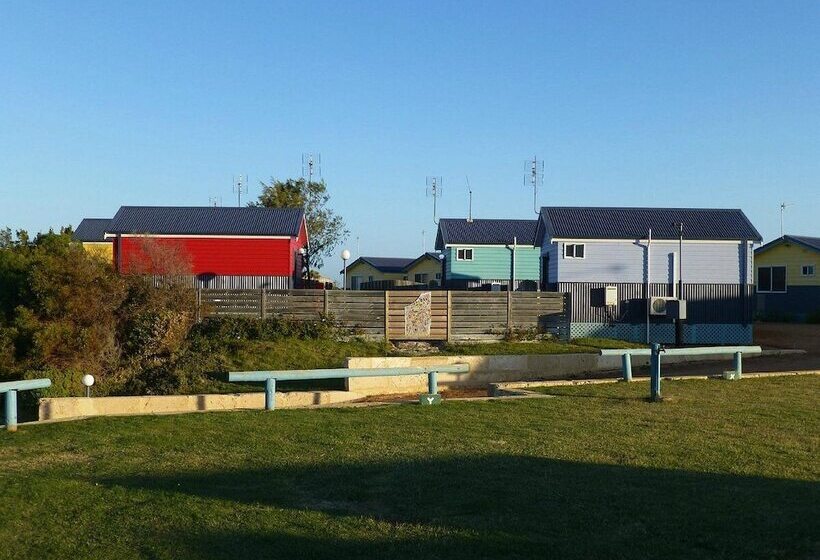 Отель Dongara Tourist Park