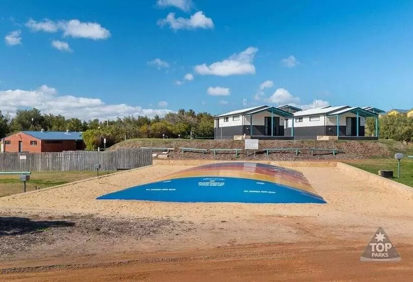 Hotelli Dongara Tourist Park