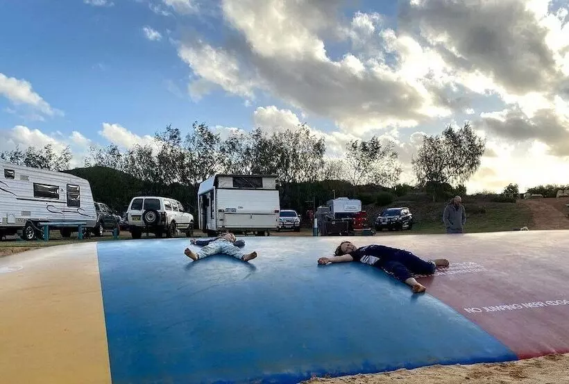 Hotelli Dongara Tourist Park