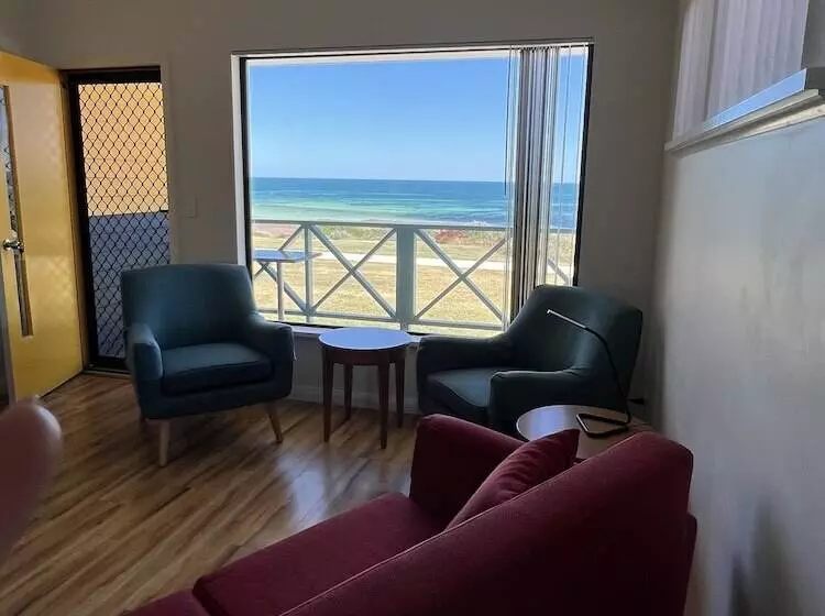 Hotelli Dongara Tourist Park