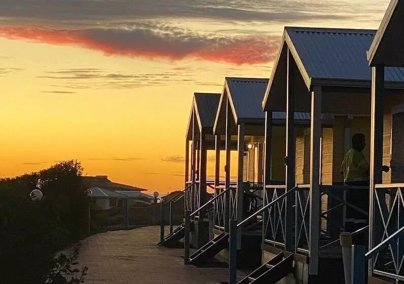 Hotelli Dongara Tourist Park