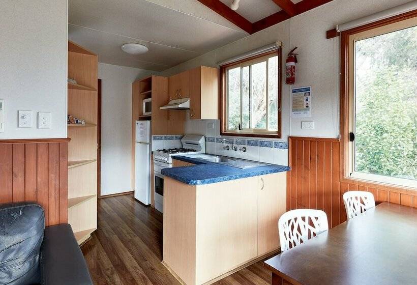 Отель Marengo Family Caravan Park