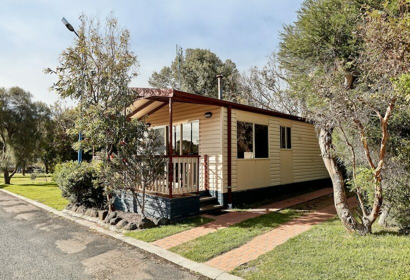 Отель Marengo Family Caravan Park
