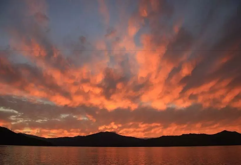 Lomakeskus Parklands Marina Holiday Park