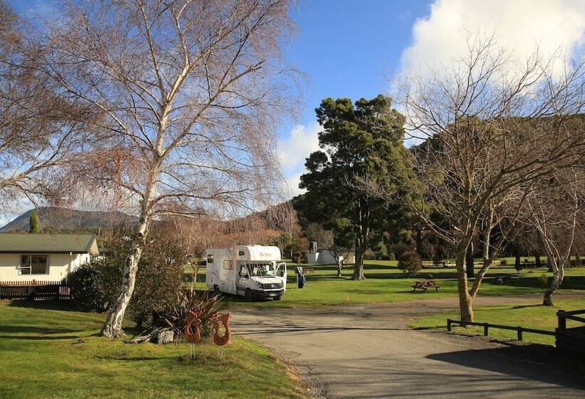 منتجع Parklands Marina Holiday Park