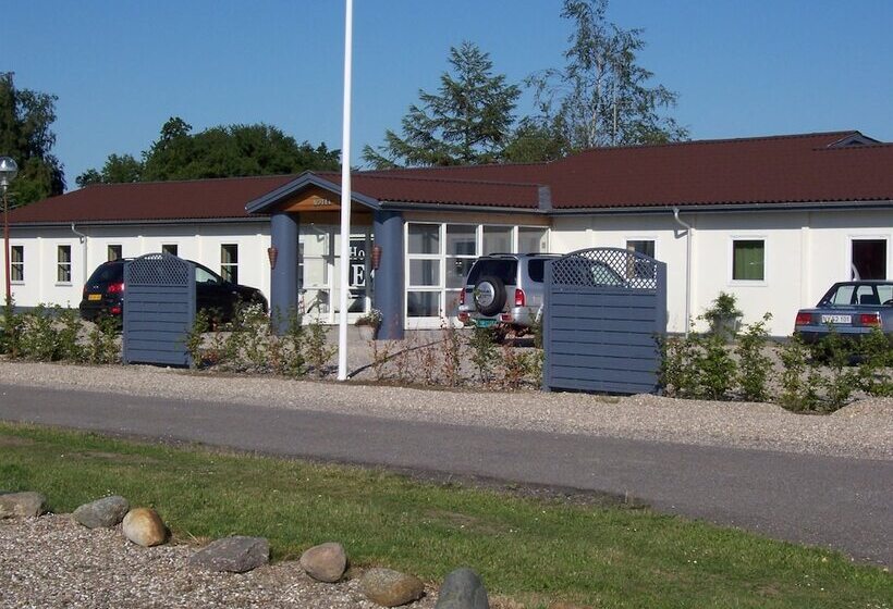 בית מלון כפרי E4