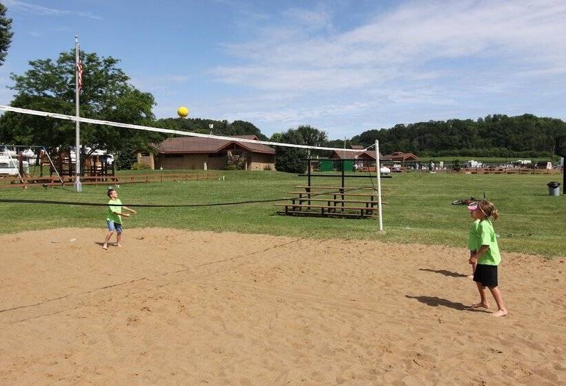 בית מלון כפרי Neshonoc Lakeside Camping Resort