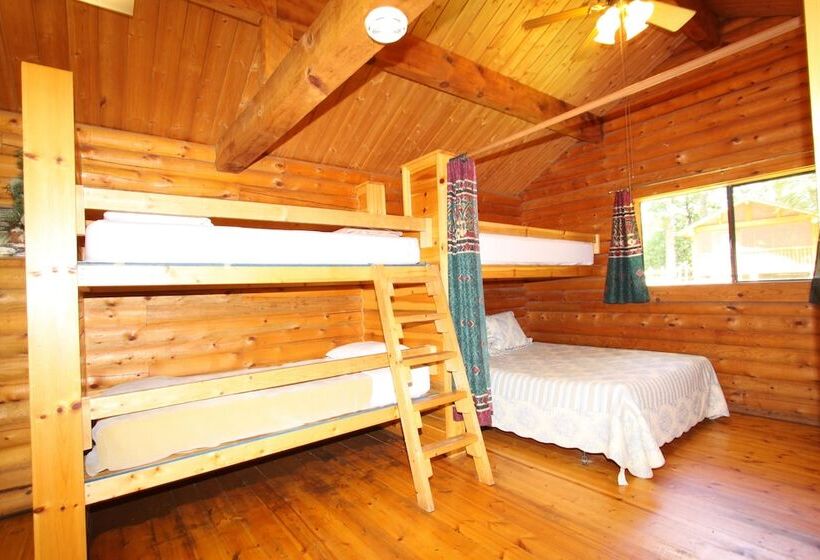 בית מלון כפרי Neshonoc Lakeside Camping Resort