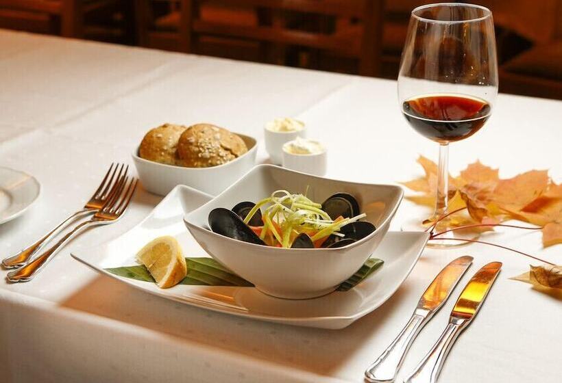 Søstrene Storaas Hotell