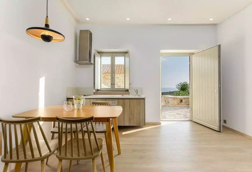 Hotelli Salvia Areopolis All Suite