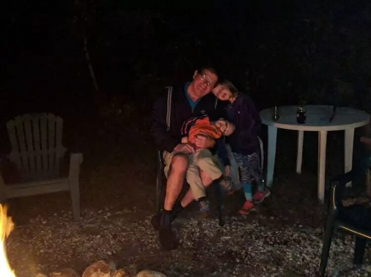 Pine Tree Motel & Cabins