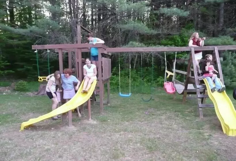 Pine Tree Motel & Cabins