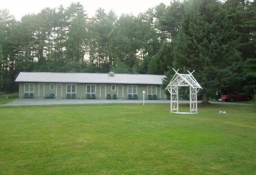 Pine Tree Motel & Cabins