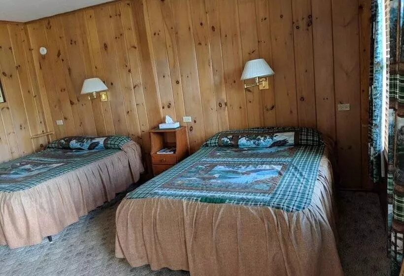 Pine Tree Motel & Cabins