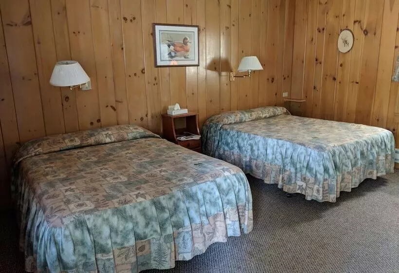 Pine Tree Motel & Cabins
