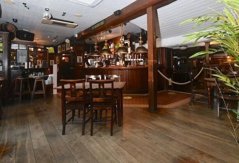 פונדק Tenby House